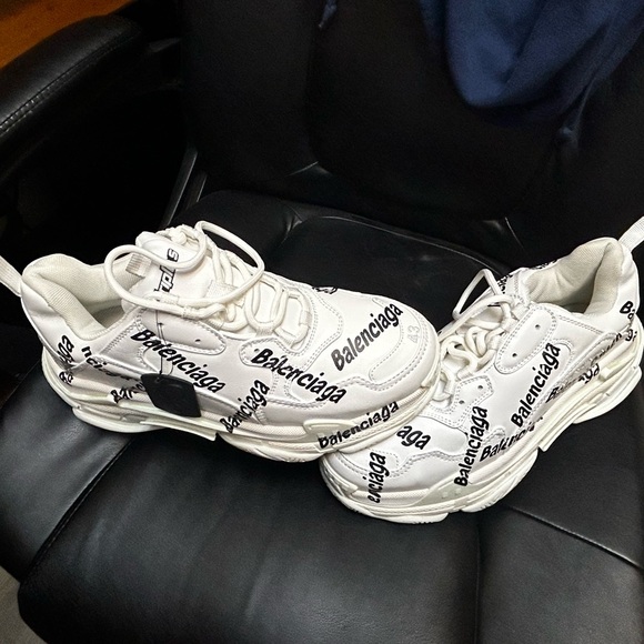 Balenciaga - Picture 4 of 8